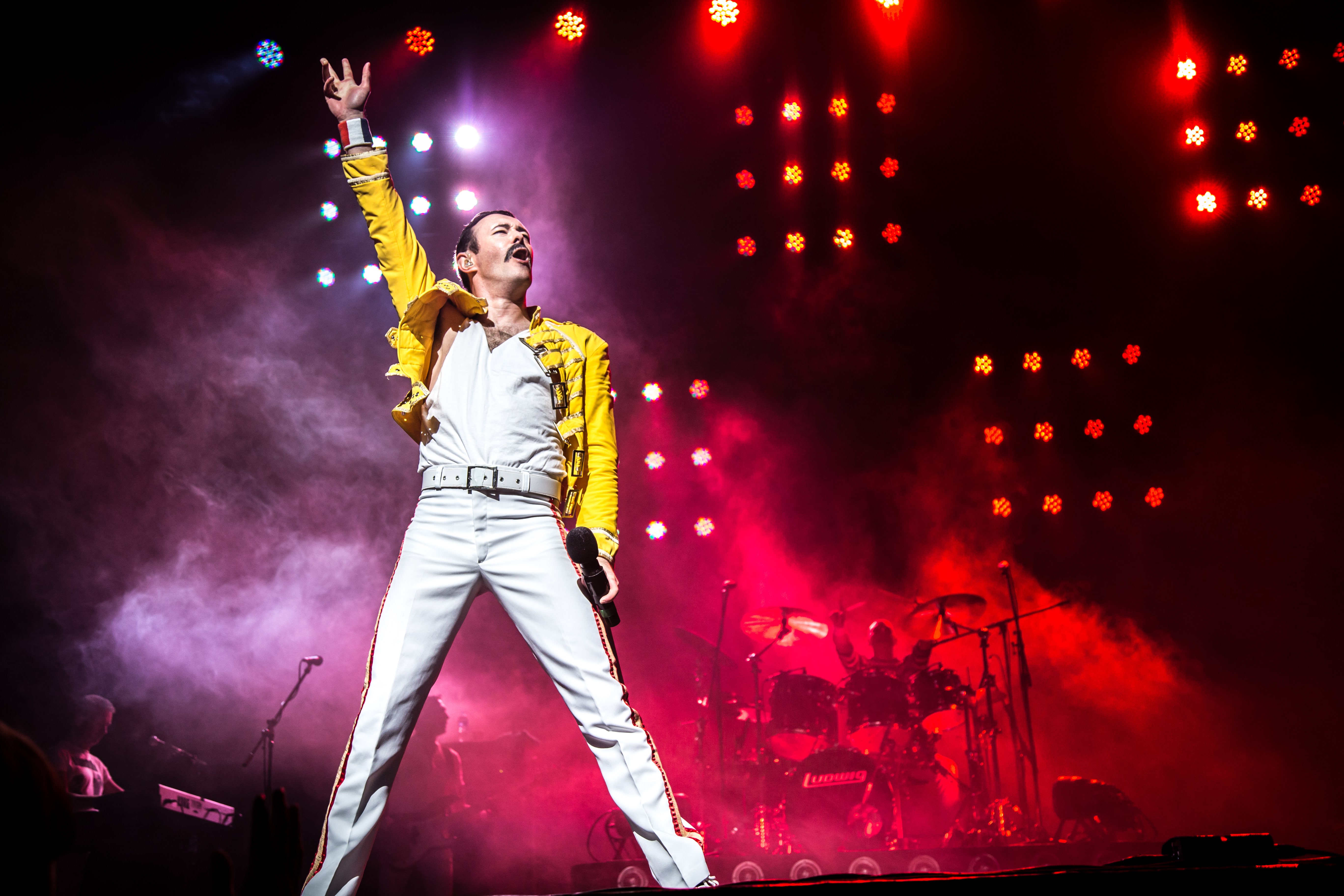 He Will Rock You Gary Mullen and One Night Of Queen BandWagon Magazine