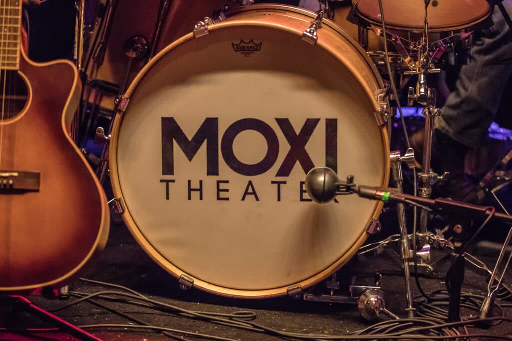 Moxi House Kick - photo by Backstage Flash